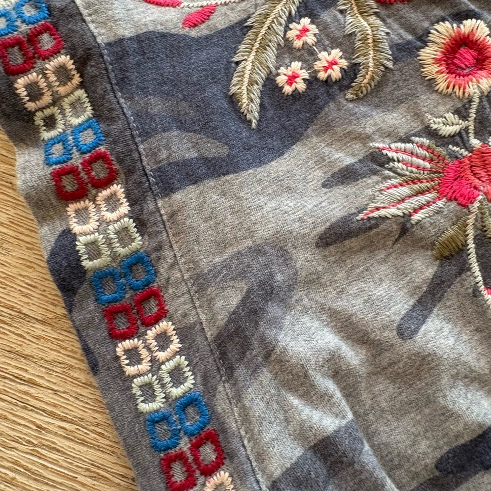 Johnny Was Floral Embroidered Camo Top Tee - Picture 10 of 11